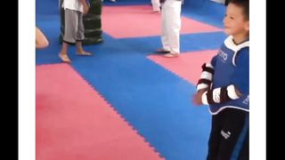 Влюблённый волк уже не хишник