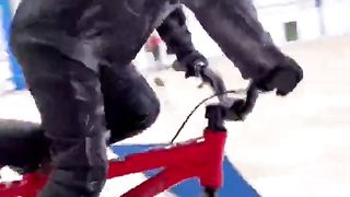 Kids take over Asylum skatepark - then BMX rider Tom Justice put on a mini show ????