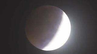 Total lunar eclipse in under 20 seconds ????