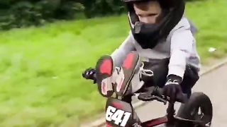 Stunt riding motorbikes - learning bike skills with @RockstarHarley ????