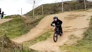 4 year old rides over dad laying in a gap jump ???? #enjoytheride