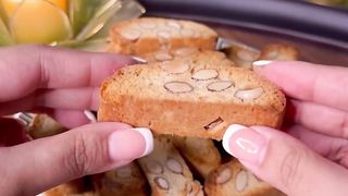 Almond biscotti
