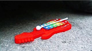 Esmagando coisas crocantes e macias de carro! EXPERIMENT CAR vs Balões Orbeez