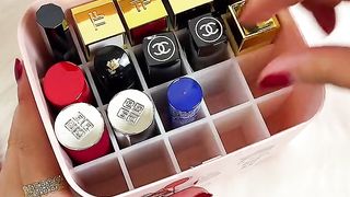 Contains lots of lipsticks in one place