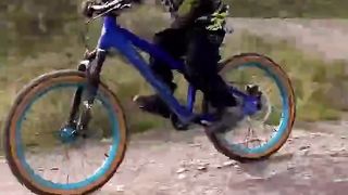 Can a 4 year old ride dirt jumps？