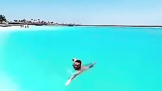 ISSEI_funny_video_????????????_Winter_Sea_#shorts(360p).