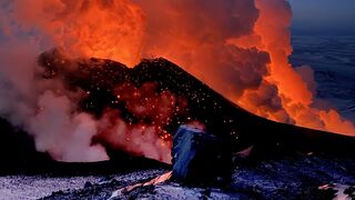 Fascinating footage of a volcanic eruption in Kamchatka