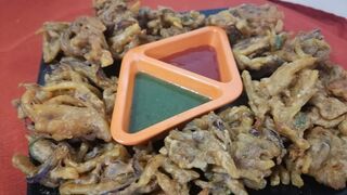 Aloo payaz ke pakode#potato onion pakora#aleenahome food.