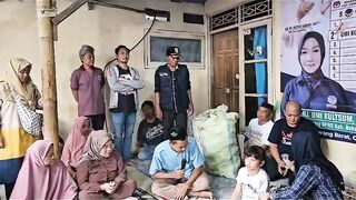 Hj. Umi Kultsum Caleg Partai Nasdem No.2 Dapil 2 Bersama Team Sukses Hadiri Sapa Warga