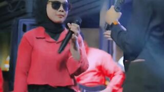 Wanita viral di live ade astrid