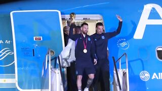 UNBELIEVABLE Lionel MESSI & Argentina Celebrating with +5 MILLION Fans