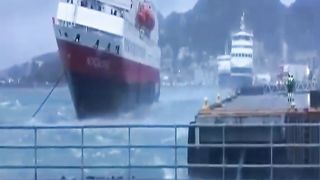 LINER IN HIGH WINDS