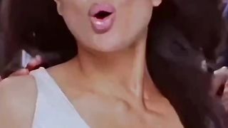 Kareenakapoor_ShahRukhkhan_song_music_reels_bollywood_shoots_Instagramreels.