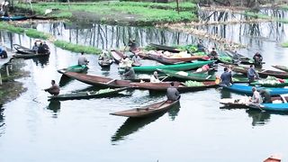 Most_Beautiful_Floating_Market_in_India_is_in_Kashmir___Dal_Lake_#documentary