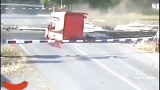 TERTABRAK KERETA