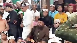 Kamal k mureed hai  in log k