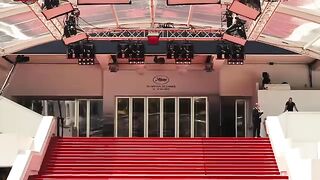 The_Weeknd,_Madonna,_Playboi_Carti_-_Popular__Visualizer_(360p).