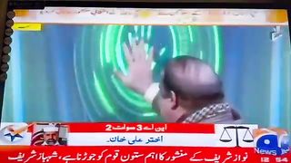 Mian nawaz shreef inogaration with wrong hand