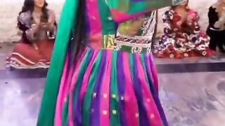 A very beautiful song of Pashto in the voice of Nadiya Ke Paar.