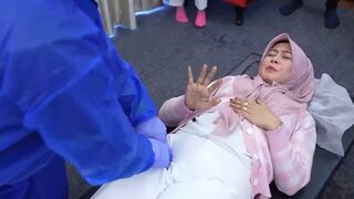 This lady suffering Hips Lock problem form indonesia