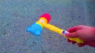Esmagando coisas crocantes e macias de carro! CARRO EXPERIMENTAL vs BOLA