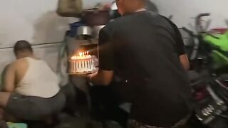 Kasian bapak nya sampe kaget wkwk