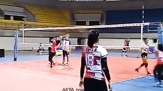 Pemanasan volly ball pemain polwan