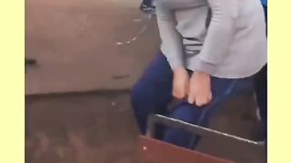 Klakuan absurd +82