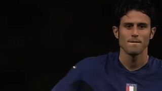 Shakira - Waka Waka ( Esto es África) ( video oficial + letra) Llego el momento caen las murallas.