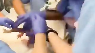 almost dropped the newborn. чуть не уронил новорожденного.