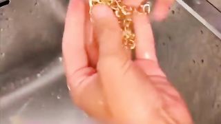 Egg cleans chain