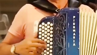 Armando das Neves a prestar uma linda homenagem a Roberto Leal.