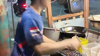 egg roll seller..viralll