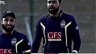 Fight between asad Shafiq and iftikhar Ahmed