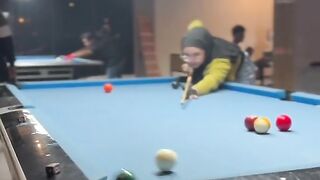 BILLIARD & VAPE GIRL