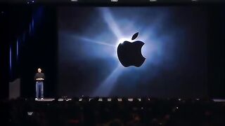 Steve Jobs introduces iPhone in 2007(Father Of Apple)