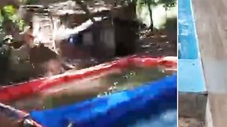 Setiap kolam baru jadi, pasti digunakan bocil untuk bersenang-senang