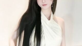 Sweet girls are very cute. Do you like beautiful women