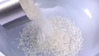 Crispy rice snacks