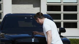 2021 Mercedes-Maybach GLS600 vs Rolls-Royce Cullinan // Battle Of The ULTIMATE Ballers