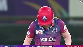 Shaheen Afridi vs David Warner in IL T20