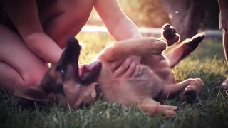 Эта ГОСТЬЯ выходит к нему каждый день из ОЗЕРА! Однажды он спас ее ЖИЗНЬ.