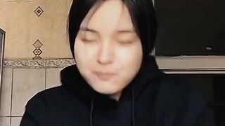 Vibing while eating ????