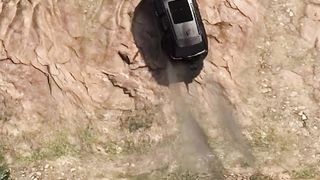 Cops Wasn't expecting this truckhawk to do this during a chase.