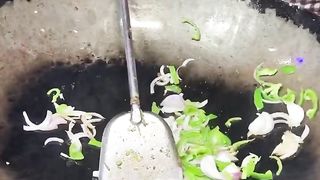 STREET STYLE NOODLES ???? - Indian street food #shorts