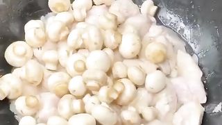 Куриное фрикасе с грибами