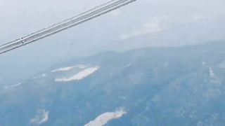 Use drones to clear the snow in Chengdu. Prevent high-voltage lines from freezing.