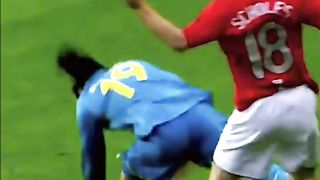 MESSI DEFENDS RONALDO