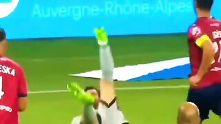 Messi and Christiano Acrobatic Height Difference
