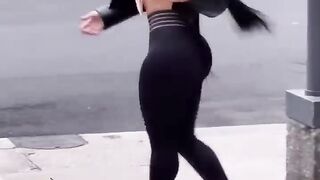This Woman look Gorgeous in this Black Outfit
